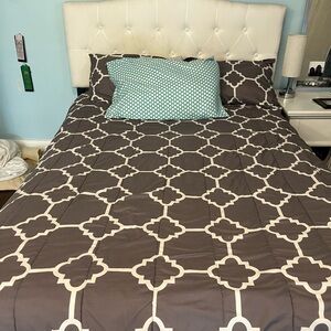 Complete Bedding Set. Full Size